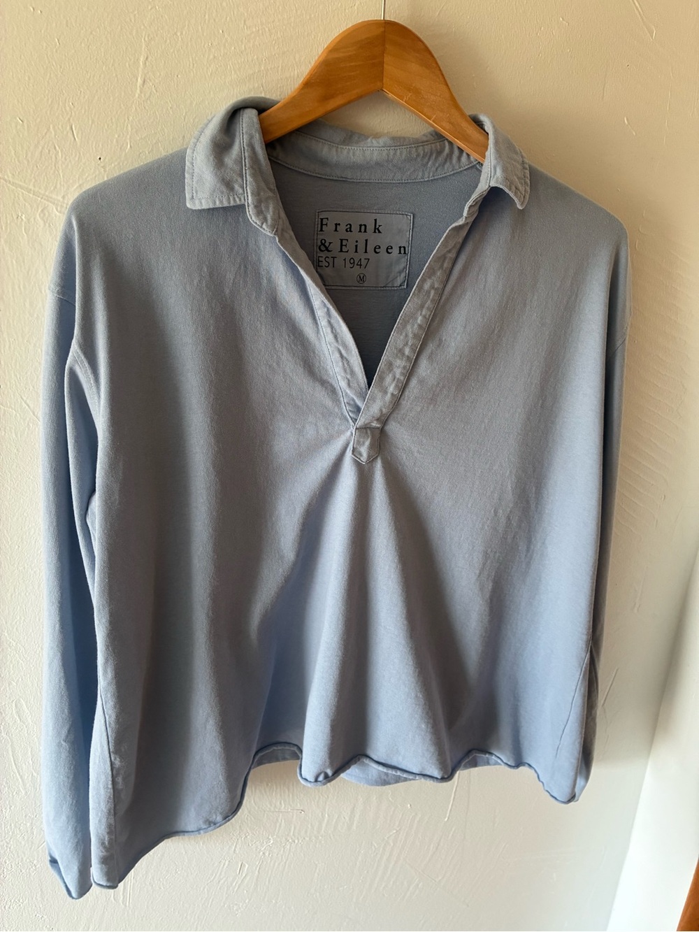 Frank & Eileen Patrick Popover Light Blue Long-Sleeve Polo Medium Rare color EUC